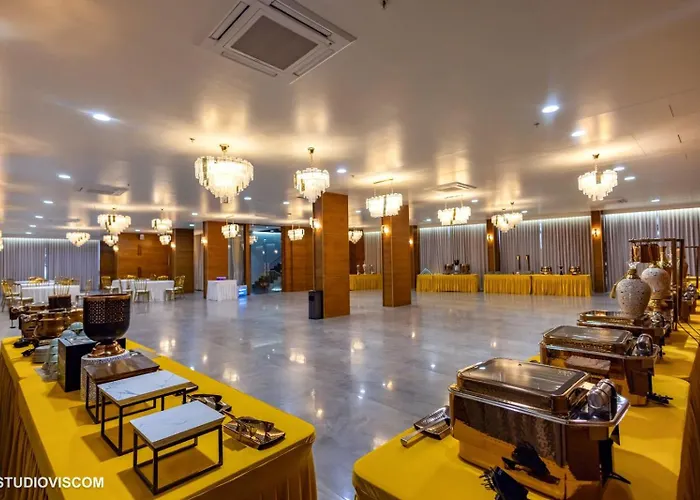 Hotel Veritas Grand